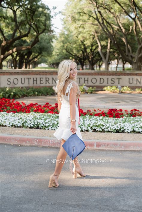 College Senior Portraits In Dallas Texas Smu Graduate Photos Hannah