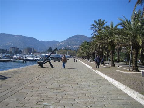 Cinque Terre: La Spezia - book hotel, meteo