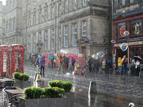 Bubbles In The Rain Edinburgh Scotland Edimburgo