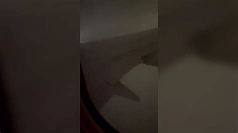 Il Momento In Cui Un Aereo Di Linea Attraversa Un Tornado Il Video Di