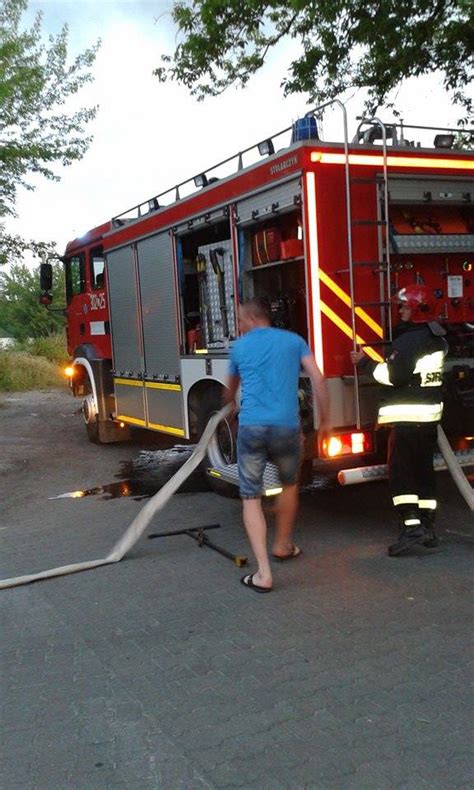 Pięć zastępów straży gasiło pożar pustostanu przy ulicy Krętej