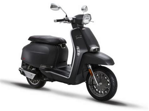 Lambretta Returns With Three New Scooters - ZigWheels