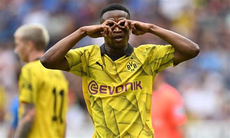 Borussia Dortmund Moukoko può partire c è già la fila anche in Serie