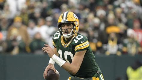 Sunday Night Football How To Watch The Green Bay Packers Vs Minnesota