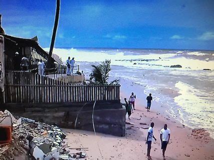 Turista de Minas Gerais morre após se afogar em praia de Arembepe na Bahia