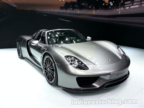 Porsche 918 Spyder Front Left