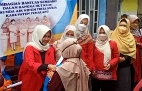 HUT Ke 29 Dharma Wanita Perumda Tirta Mulia Pemalang Bagi Bagi Paket