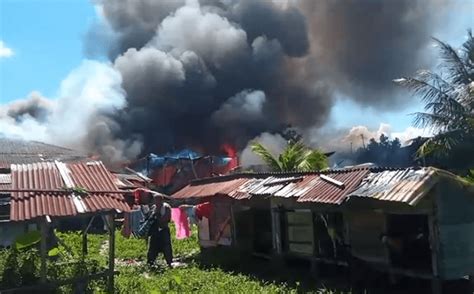 5 Rumah Di Kawasan Padat Penduduk Di Nanggalo Padang Ludes Terbakar