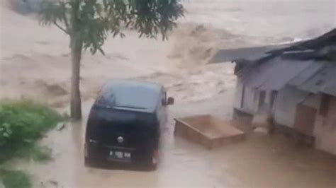 100 Rumah Warga Di Kabupaten Lebak Terendam Banjir Bandang Tribunnews