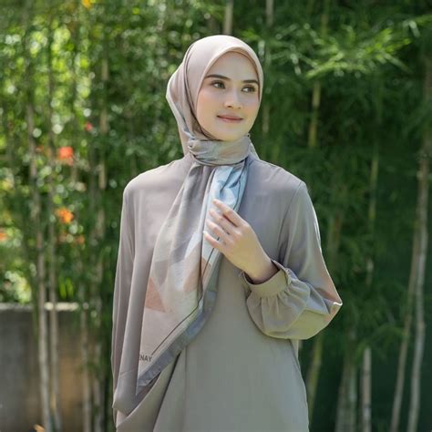 Jual Hijab Motif Segi Empat Deenay Erina Series Shopee Indonesia