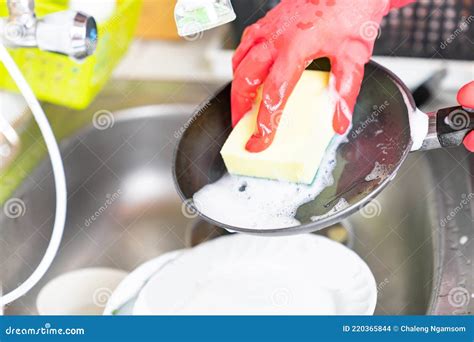 Close Up Woman Hand Washing Frying Pan Stock Photo Image Of Palm