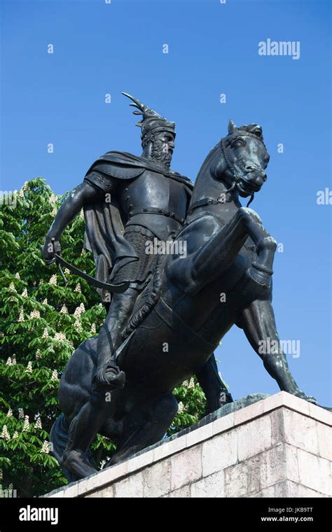 Skanderbeg Statue Fotos Und Bildmaterial In Hoher Aufl Sung Alamy