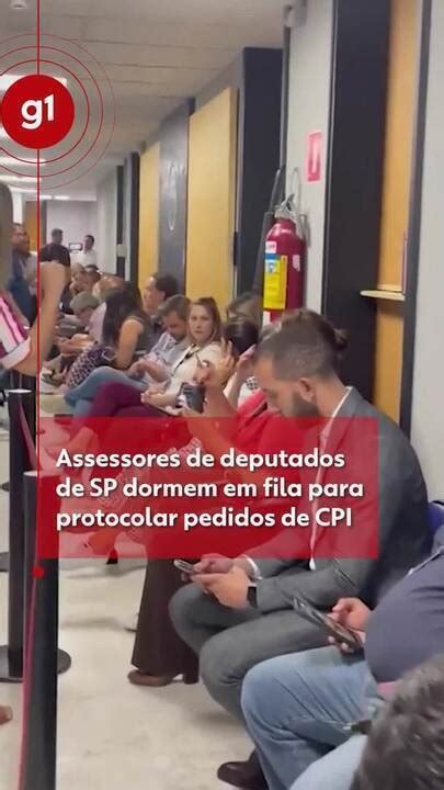 Vídeo Assessores parlamentares dormem em fila na Alesp Vídeos Curtos