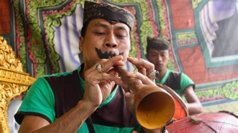 Kenalan Dengan 11 Alat Musik Jawa Timur Dan Cara Memainkannya Orami