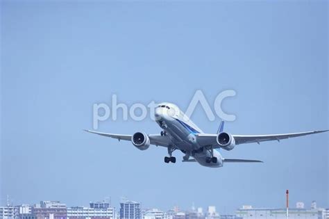 乗り物シリーズ 離陸する旅客機 No 26218259｜写真素材なら「写真ac」無料（フリー）ダウンロードok