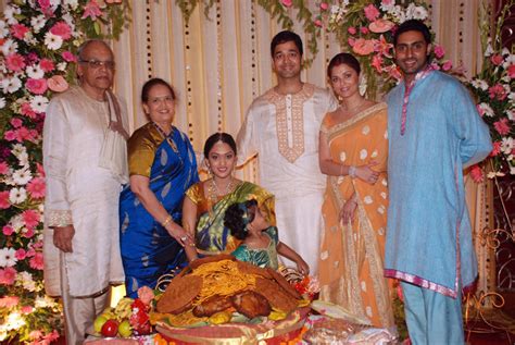 JAAN ENTERTAINMENT: Aishwarya Rai Bachchan with her family