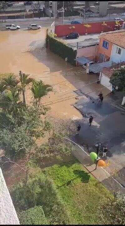 V Deo Adutora Rompe E Causa Estragos Em Rua E Avenida Na Zona Sul De