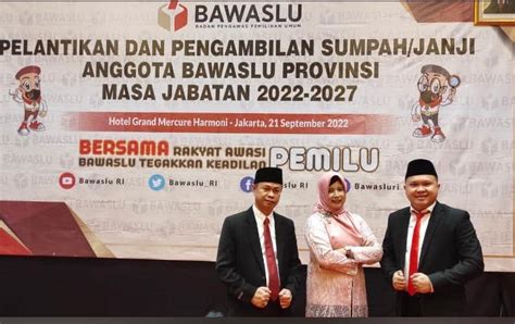 Ketua Bawaslu Lantik Tiga Komisioner Bawaslu Kalteng Periode 2022 2027