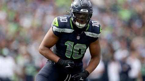 Uchenna Nwosu Sends Message To Seahawks Fans Via Social Media