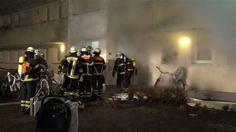 Großeinsatz der Feuerwehr bei Kellerbrand in Rahlstedt NDR de