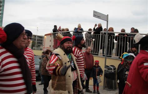 Corteo In Mare Con Cicciolin Re Del Carnevale Di Savona Assonautica