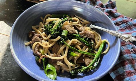 Stir Fried Rice Noodles With Beef And Broccoli The Epoch Times