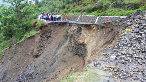 Massive Landslide On Badrinath Highway In Uttarakhand Leaves 1800 Tourists Stuck