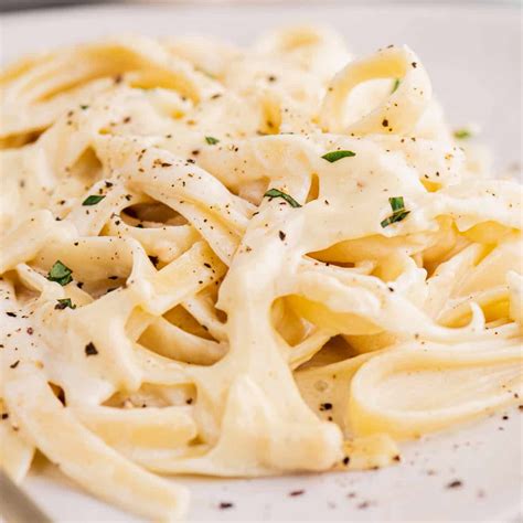 Garlic Alfredo Sauce Recipe For Pasta Lovers