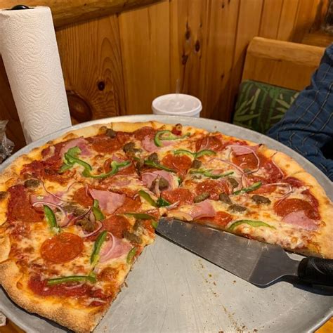 7 Best Pizza Places in Gatlinburg TN