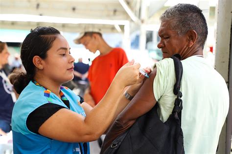 População em situação de rua recebe serviços de saúde e inclusão em