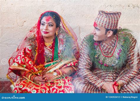 Noivos Do Nepali No Casamento Casamento Hindu Fotografia Editorial