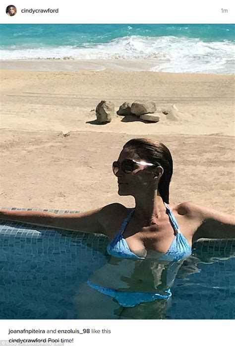 Cindy Crawford Shares A Bikini Pic On Instagram Daily Mail Online