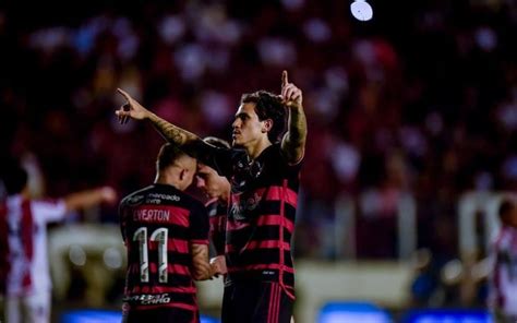 Flamengo Carro De Luxo De Pedro Assaltado Irm O Do Jogador