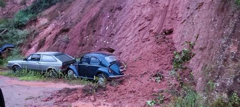 Talude Desaba Mata Duas Pessoas E Deixa Seis Feridas Em Dores De