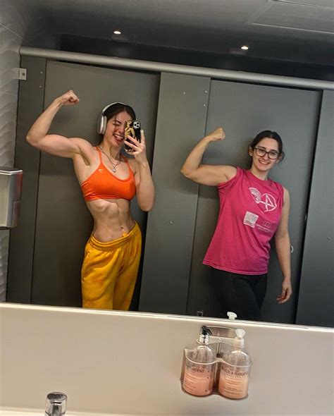 tina trap queen : r/musclegirlsflexing