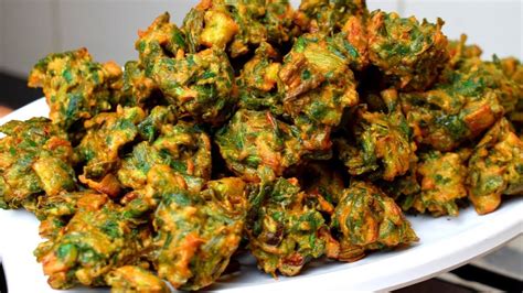 पालक के पकोड़े बनाने की विधि । Palak Ke Pakode Recipe In Hindi