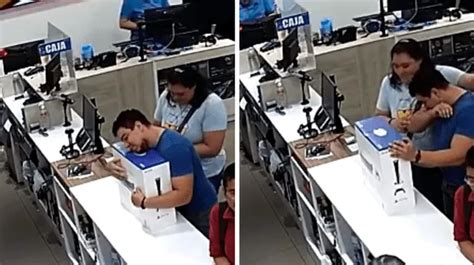 Hombre Rompe En Llanto Al Comprarse Una Playstation Es Viral Y