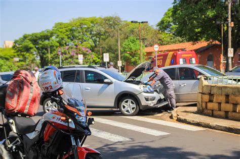 Motorista N O Respeita O Pare E Causa Acidente No Centro S O Carlos Agora