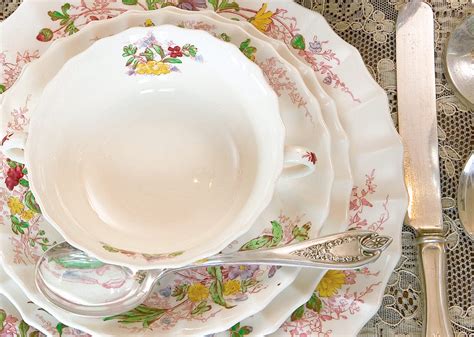 Etiquette Q&A: Table Manners - Southern Lady Magazine