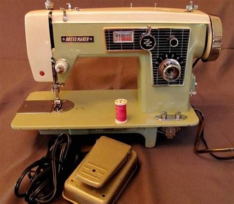 23 best images about Dressmaker sewing machine on Pinterest | Models ...