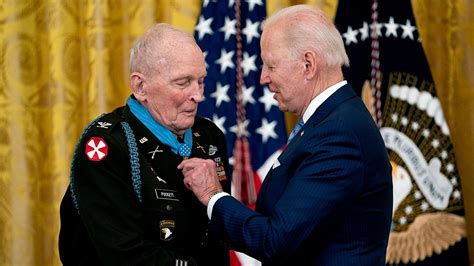 Last Surviving Medal Of Honor Recipient From The Korean War Will Lie In