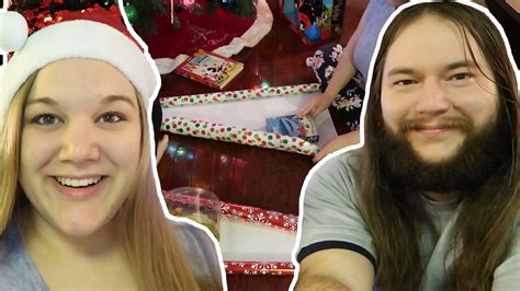 Wrapping Christmas Presents 2019 Vlogmas Day 10 Youtube