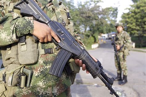 Un Combate Entre El Ejército Y El Eln Deja Un Militar Muerto Y Dos Heridos