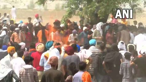 Sidhu Moose Wala Death Punjabi Singers Last Rites Held In Mansa