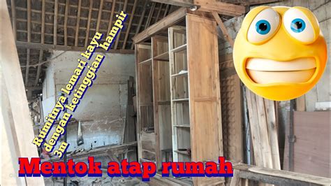 Proses Pemasangan Tutup Atas Lemari Pintu Dengan Ketinggian M Tukang