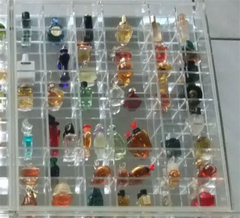 PARFUM MINIATUREN SAMMLUNG Flakons Mit Setzkasten Acryl Original EUR 69