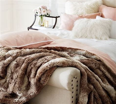 Trendy Faux Fur Throw Blankets For Fall Winter And Holidays