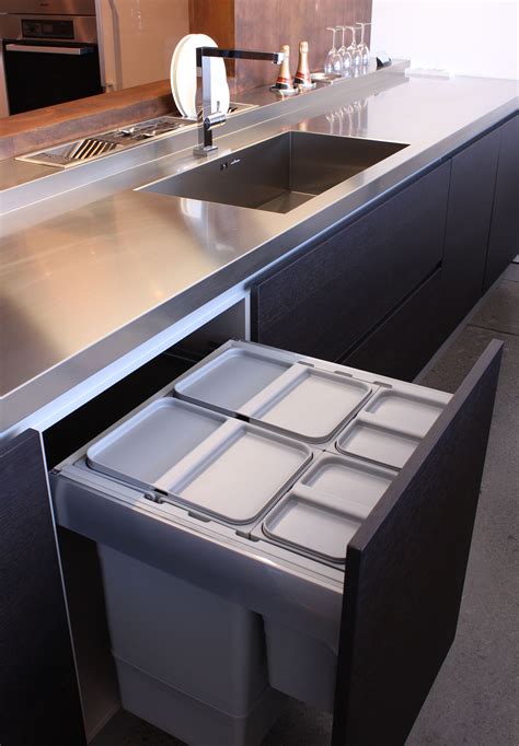 GELOSA kitchen - Pull-out HAFELE waste bin drawer detail. | Kitchen ...