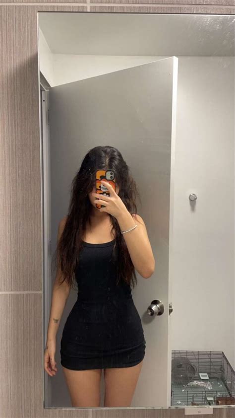 Carla adlı kullanıcının Mirror Selfie panosundaki Pin