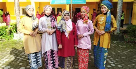 LOMBA MEMASANG TEKULUK HUT PROVINSI JAMBI KE 66 SMK NEGERI 4 KOTA JAMBI